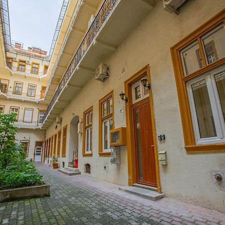 Cute Gallery Flat In Dob Str, Mars Будапешт Экстерьер фото