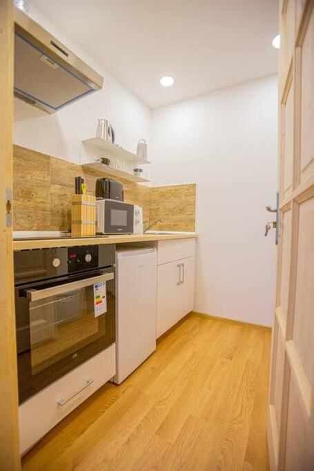Cute Gallery Flat In Dob Str, Mars Будапешт Экстерьер фото